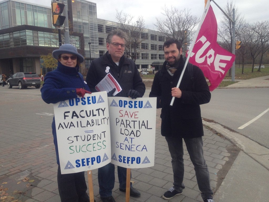 Members of OPSEU 560 and CUPE 3903 were part of the information picket on November 12.